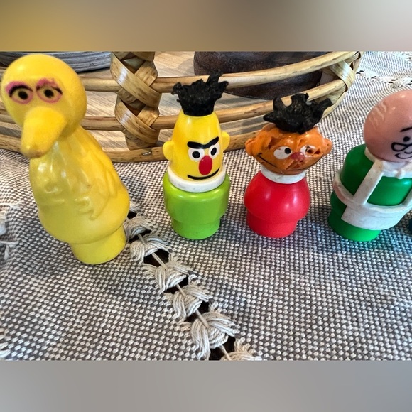 Set of 7 vintage Fisher Price Sesame Street Little People, see photos. - Picture 2 of 3